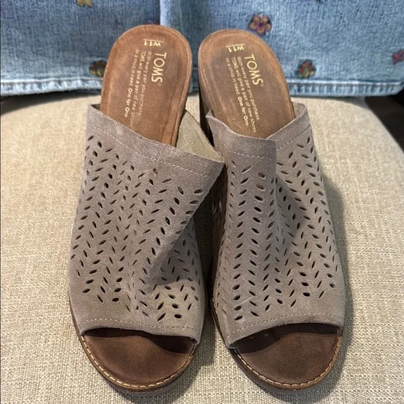 TOMS Women's Gray Perforated Mules - Picture 1 of 8